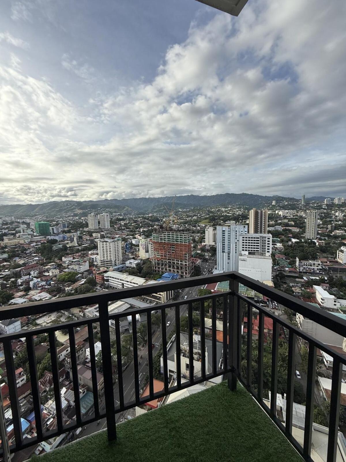 Modern And Cozy Unit With Balcony Near Ayala Center * Cebu