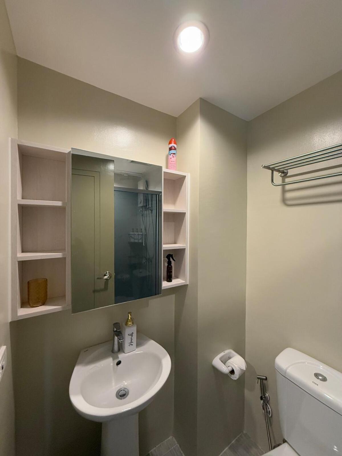 Modern And Cozy Unit With Balcony Near Ayala Center Apartment *