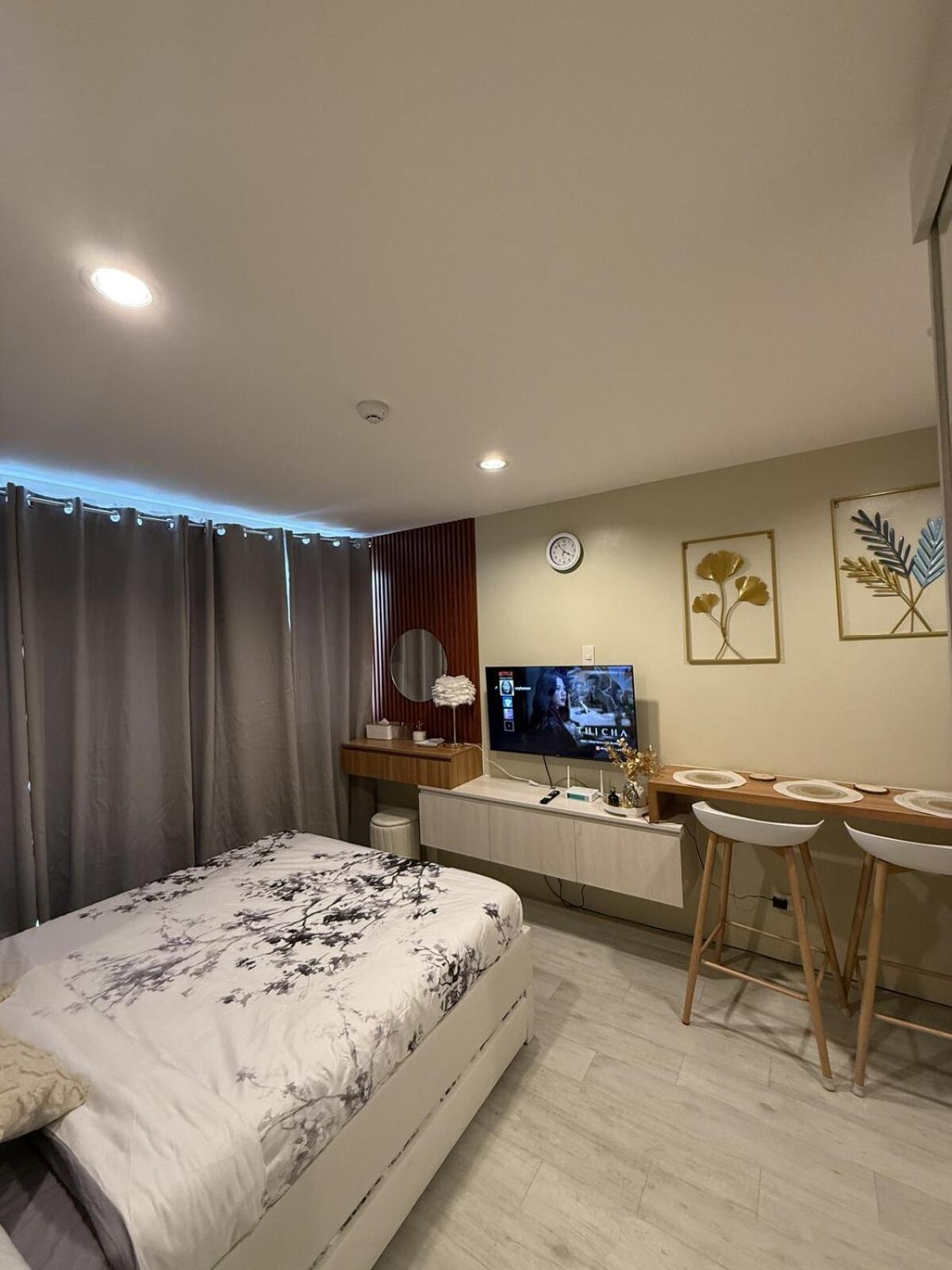 Modern And Cozy Unit With Balcony Near Ayala Center Cebu